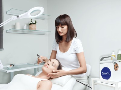 Aquaglo Facial